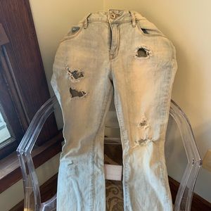 Distressed Bullhead Skinny Jeans